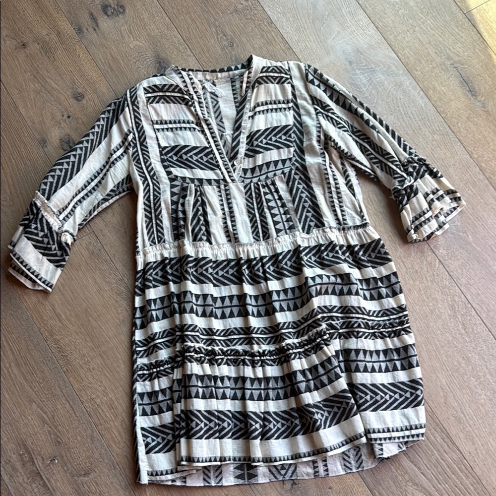 Black and White Patterned Women's Top